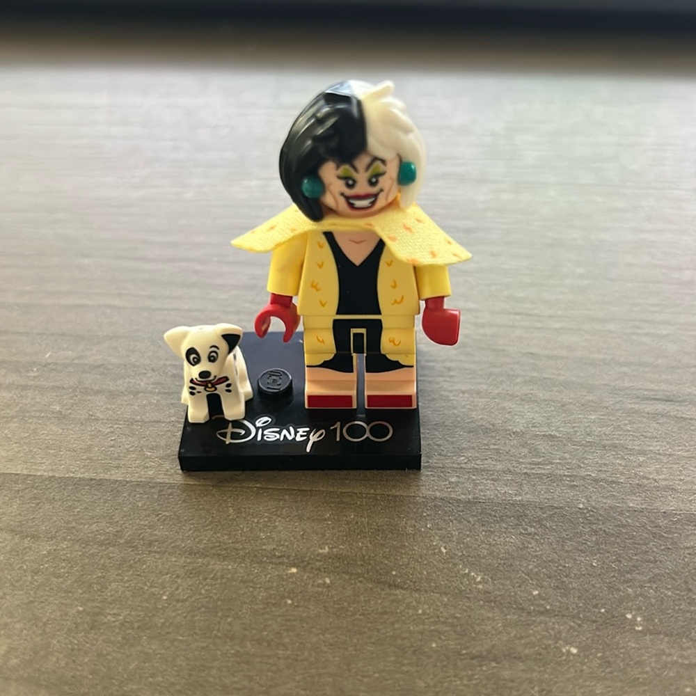 Disney 100 Cruella de Vil Figure with Dalmatian - Black, White, Red, Yellow